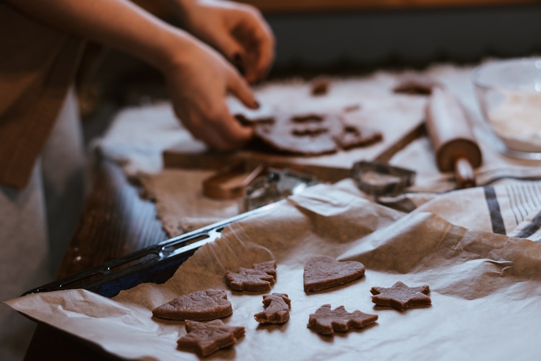 Koekjes bakken met uitsteekvormen